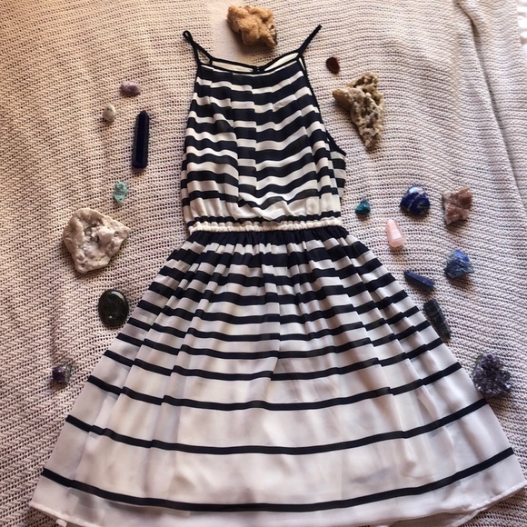 Papaya Dress - Picture 2 of 8